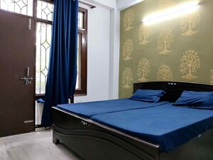 Bedroom in 1 RK Builder Floor at Dlf Phase I – for Rent