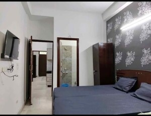 Room in 1 RK Builder Floor at Dlf Phase I – for Rent