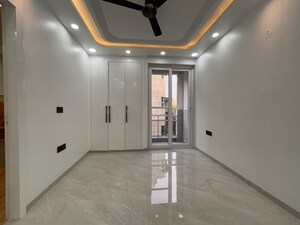 Room in 3 BHK Apartment at Sector 6 Dwarka – for Sale