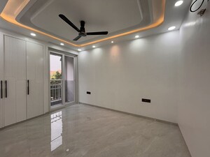 Room in 3 BHK Apartment at Sector 6 Dwarka – for Sale