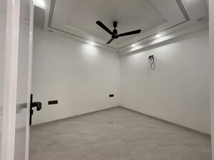 Room in 3 BHK Apartment at Sector 6 Dwarka – for Sale