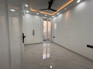 Room in 3 BHK Apartment at Sector 6 Dwarka – for Sale