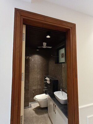 Furnished Amenities in 4 BHK Builder Floor at Sector 31 – for Sale
