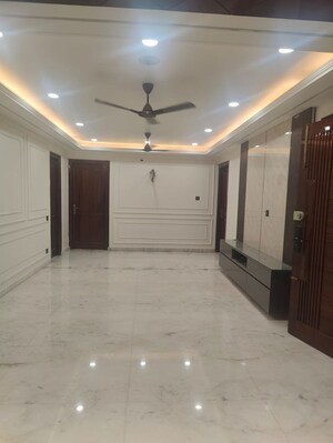 3 BHK Builder Floor For Rent in Sector 52