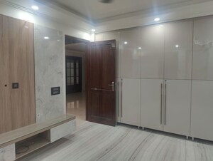 Room in 3 BHK Builder Floor at Sector 52 – for Rent