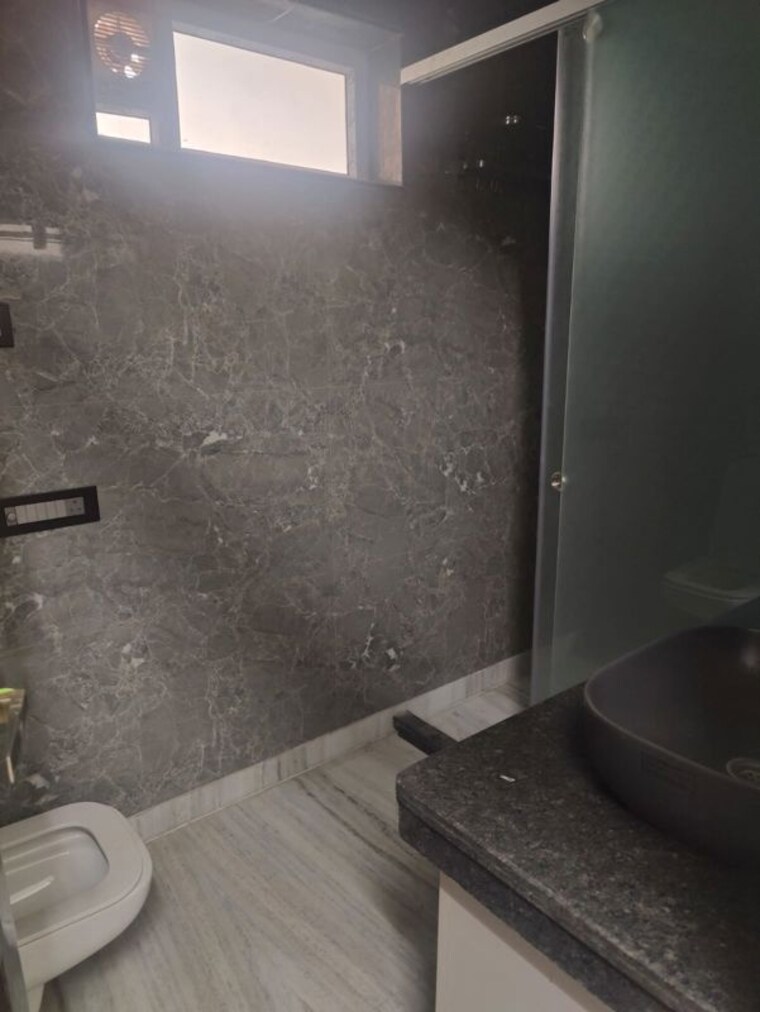 Bathroom, sector 52 3 Bedroom 2200 Sq.Ft. Builder Floor In Sector 52 Gurgaon 10758824