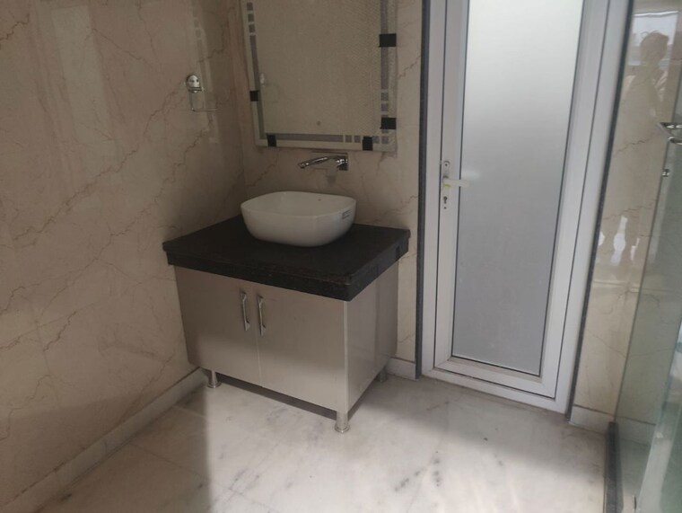 Bathroom, sector 52 3 Bedroom 2200 Sq.Ft. Builder Floor In Sector 52 Gurgaon 10758824