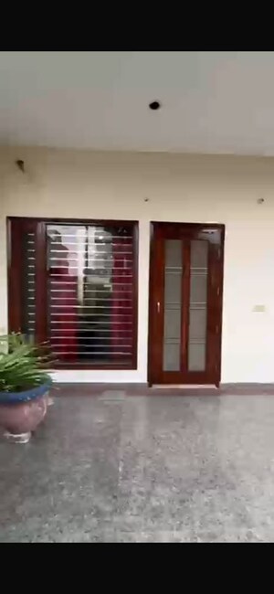 Room in 5 BHK Independent House at Sector 76 – for Sale