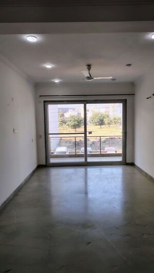 Room in 3 BHK Builder Floor at Sector 52 – for Rent