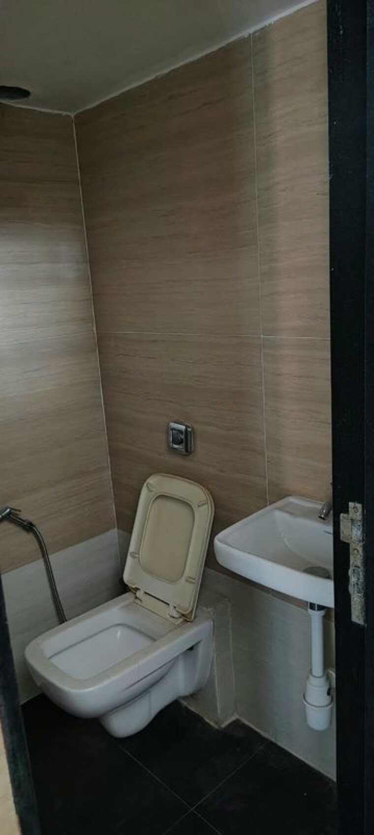 Bathroom, pinnacle-corporate-park Commercial Office Space 1000 Sq.Ft. In Santacruz East Mumbai 10758786