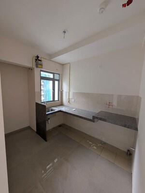 Room in 2 BHK Apartment at Piramal Vaikunth, Balkum Pada – for Rent