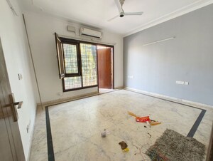 Room in 3 BHK Builder Floor at Sector 55 – for Rent