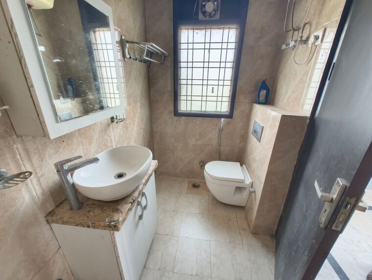 Bathroom, sector 55 3 Bedroom 2200 Sq.Ft. Builder Floor In Sector 55 Gurgaon 10758862