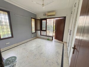 Room in 3 BHK Builder Floor at Sector 55 – for Rent