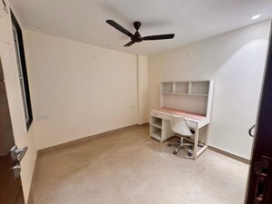 Room in 3 BHK Builder Floor at Sector 57 – for Rent