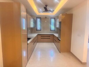 Building Lobby in 3 BHK Builder Floor at Sector 57 – for Rent