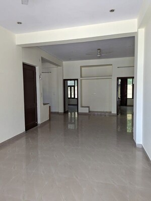 Room in 2 BHK Independent House at Sector 14 – for Rent