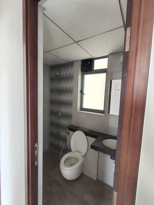 Furnished Amenities in 1.5 BHK Apartment at Kalpataru Elitus, Mulund West – for Rent