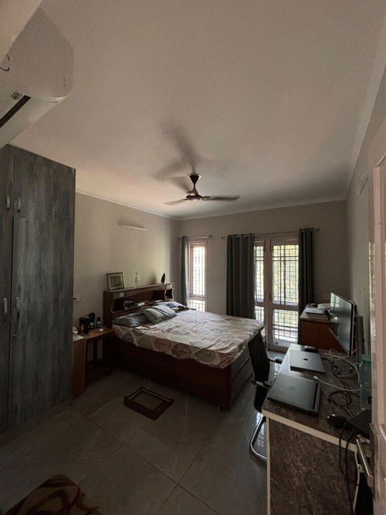 Bedroom, sector 14 2 Bedroom 1299 Sq.Ft. Independent House In Sector 14 Gurgaon 10758891