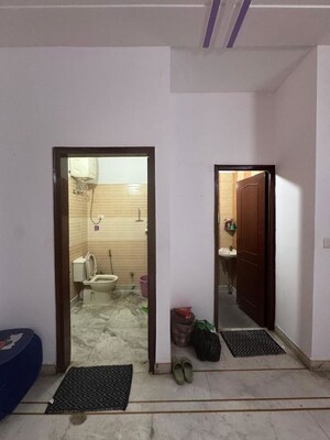 Room in 2 BHK Builder Floor at Sector 46 – for Rent