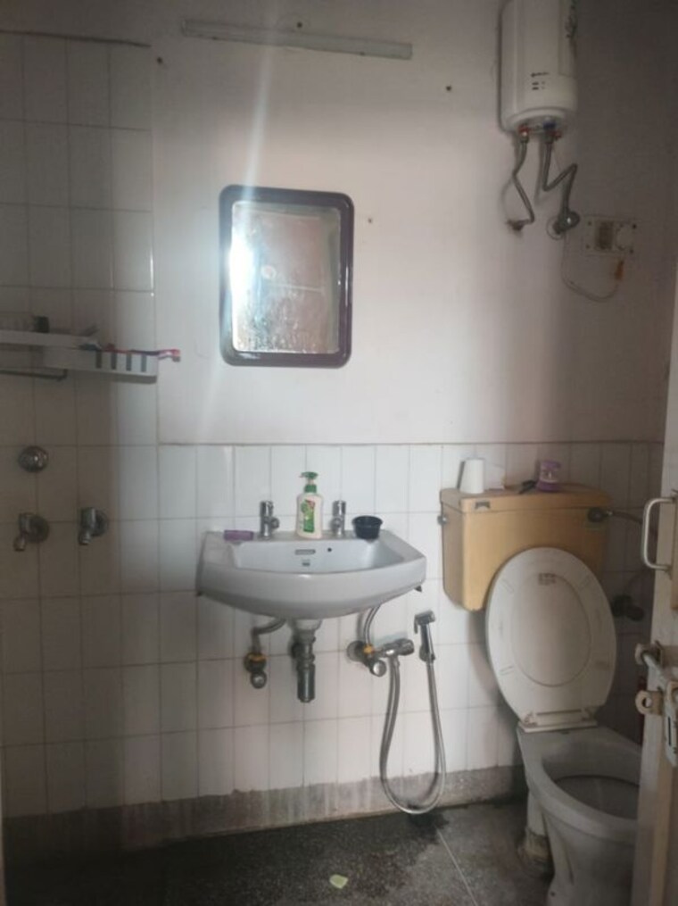 Master Bedroom, vijay-ratan-vihar 3 Bedroom 1300 Sq.Ft. Apartment In Sector 15 Gurgaon 8933517