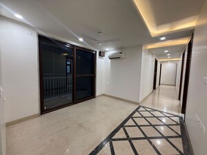 Room in 4 BHK Apartment at Greater Kailash I – for Rent