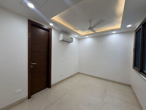 Room in 4 BHK Apartment at Greater Kailash I – for Rent