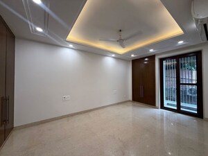 Room in 4 BHK Apartment at Greater Kailash I – for Rent