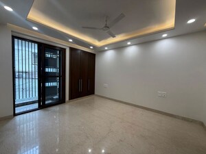 Room in 4 BHK Apartment at Greater Kailash I – for Rent