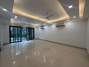 Room in 4 BHK Apartment at Greater Kailash I – for Rent