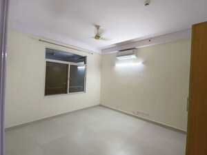 Room in 3 BHK Apartment at Jaypee Greens Star Court, Jaypee Greens – for Sale