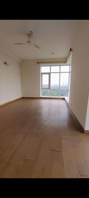 Room in 3 BHK Apartment at Jaypee Kalypso Court, Sector 128 – for Sale