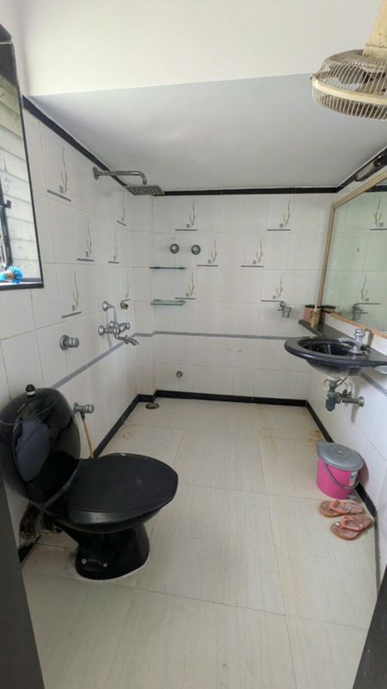 Team Area, om-ashish-chs 3 Bedroom 950 Sq.Ft. Penthouse In Malad West Mumbai 10758937