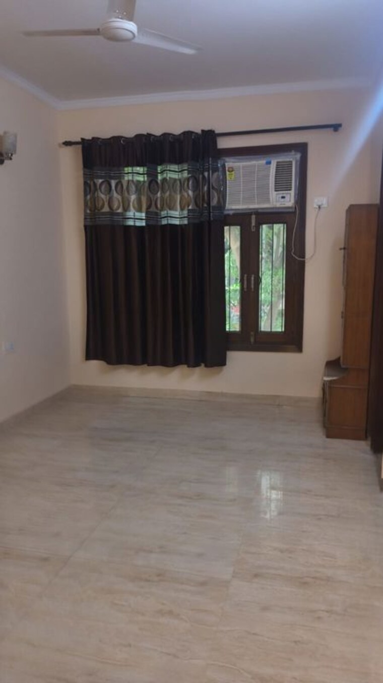 Room, unitech-south-city-ii 4 Bedroom 1800 Sq.Ft. Builder Floor In Sector 50 Gurgaon 10758964