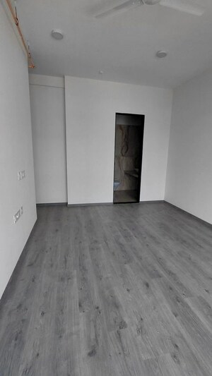 Room in 2 BHK Apartment at Sheth 72 West, Andheri West – for Rent