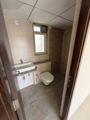 Furnished Amenities in 2 BHK Apartment at Kalpataru Vivant, Jogeshwari East – for Rent