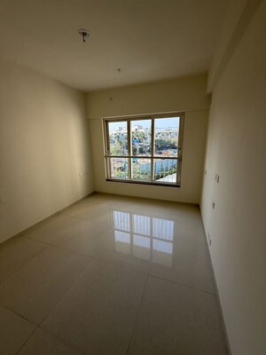 Room in 2 BHK Apartment at Kalpataru Vivant, Jogeshwari East – for Rent