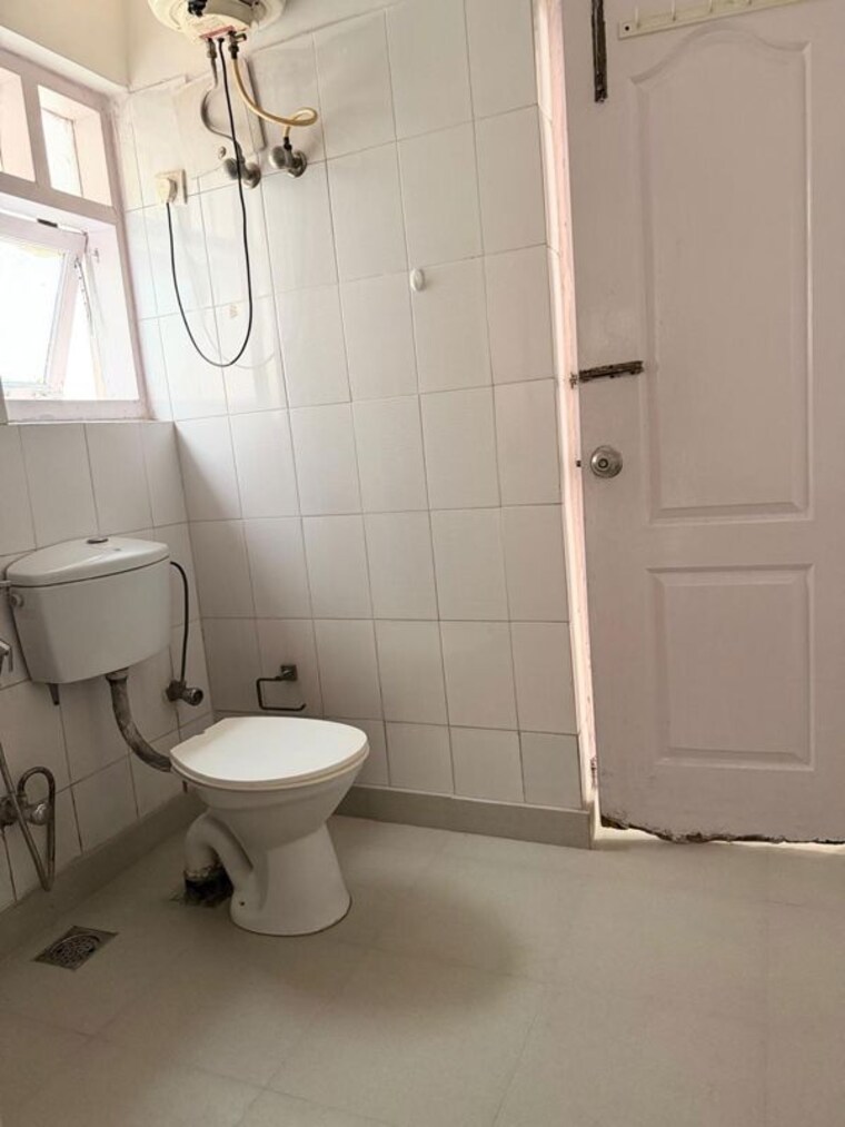 Bathroom, raheja-teachers-apartments 3 Bedroom 1570 Sq.Ft. Builder Floor In Sector 31 Gurgaon 10758971