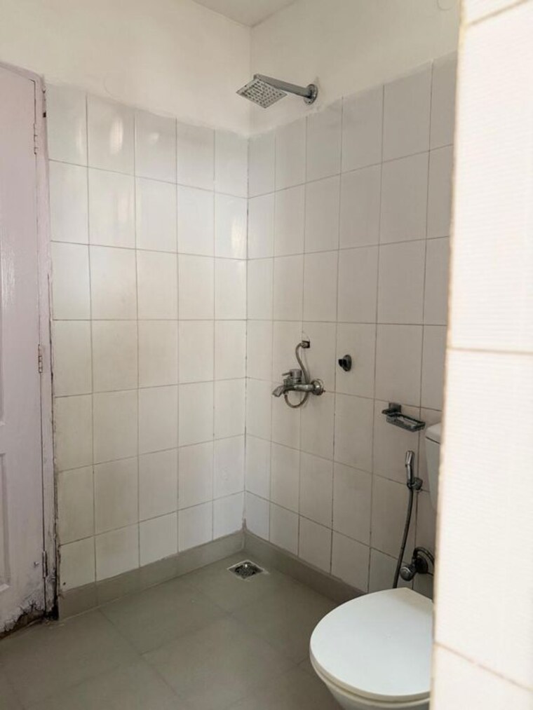 Bathroom, raheja-teachers-apartments 3 Bedroom 1570 Sq.Ft. Builder Floor In Sector 31 Gurgaon 10758971
