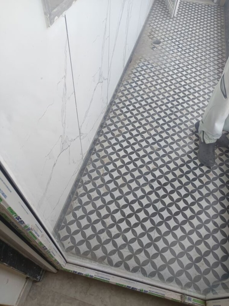 Bathroom, rohini sector 29 3 Bedroom 1500 Sq.Ft. Builder Floor In Rohini Sector 29 Delhi 10759009