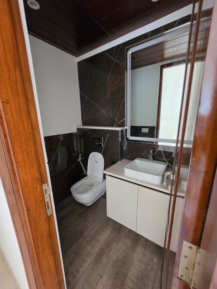 Attached Bathroom, sector 45 3 Bedroom 120 Sq.Yd. Builder Floor In Sector 45 Gurgaon 10759011