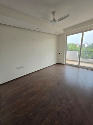 Room in 3 BHK Builder Floor at Sector 45 – for Rent