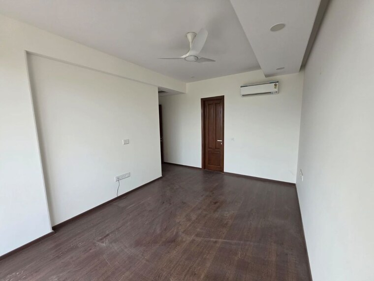 Room, sector 45 3 Bedroom 120 Sq.Yd. Builder Floor In Sector 45 Gurgaon 10759011