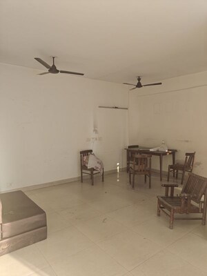 Dining area in 2.5 BHK Apartment at Indiabulls Centrum Park, Sector 103 – for Rent