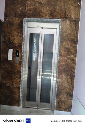 Lift in 3 BHK Builder Floor at Nayabad – for Sale