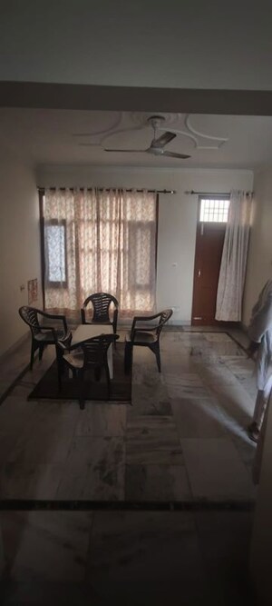 1 BHK Independent House For Rent in Sector 7