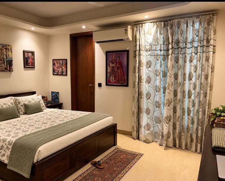 Bedroom, south extension i 3 Bedroom 1800 Sq.Ft. Apartment In South Extension I Delhi 10759042