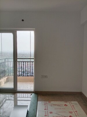 Room in 3 BHK Apartment at Gaur Saundaryam, Tech Zone 4 Greater Noida – for Rent