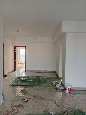 Room in 3 BHK Apartment at Gaur Saundaryam, Tech Zone 4 Greater Noida – for Rent