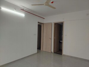 Room in 2 BHK Apartment at Zen Elite, Kharadi – for Rent